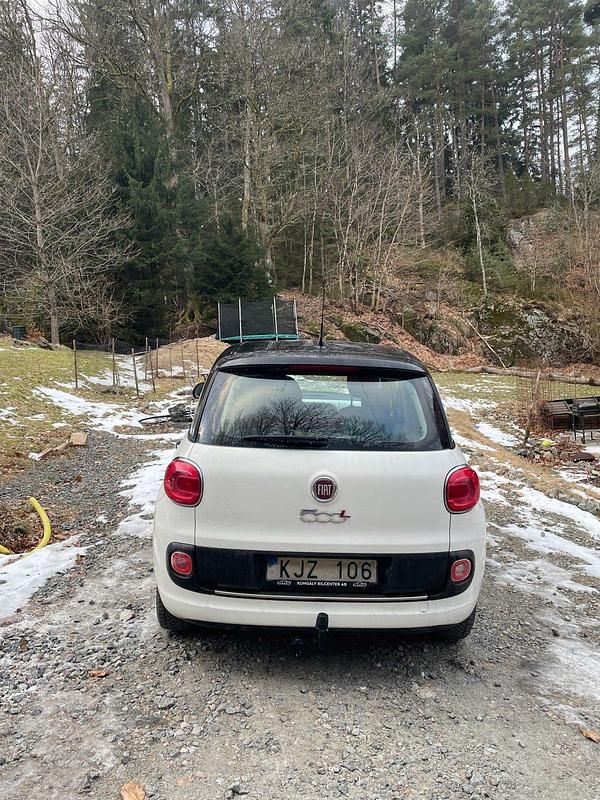 Begagnad Fiat 500L 105 HK (77 kW) 2013 Vit med svart tak Minibuss