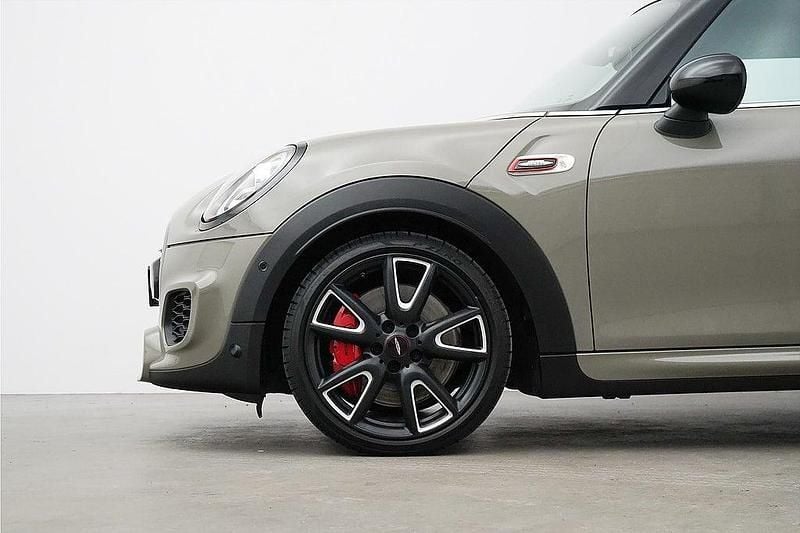 Begagnad Mini John Cooper Works Chili 231 HK (169 kW) 2018 Grå (emerald grå) Halvkombi