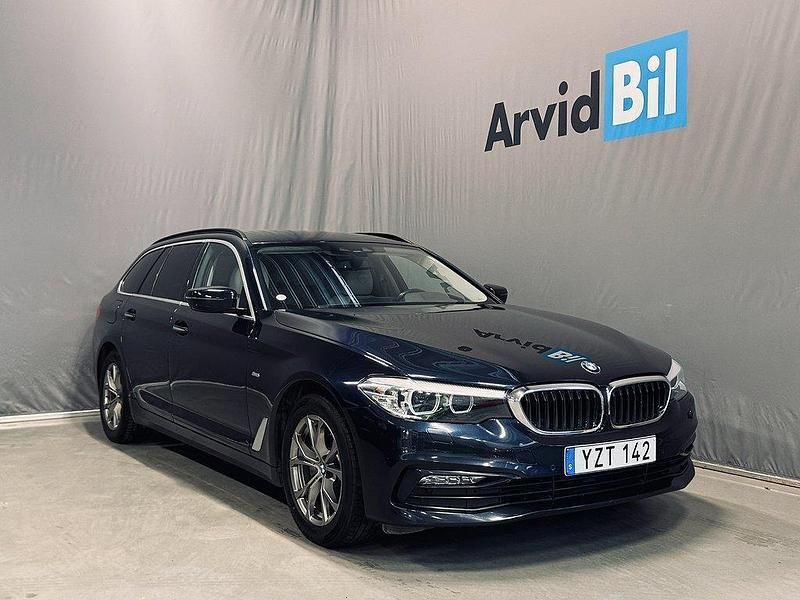 Blå Begagnad 2017 BMW 520 Sport Line Kombi | 259 700 kr (Marknadspris) - Bild 1/4