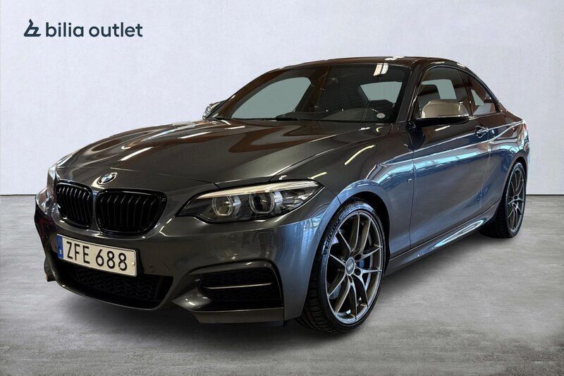 Grå Begagnad 2018 BMW M240 M Sport Sportkupé | 349 900 kr (Superpris) - Bild 1/4