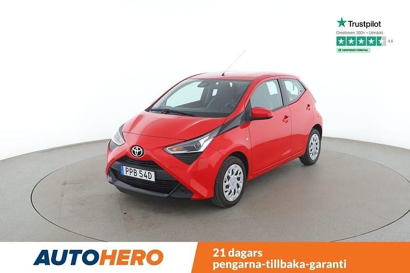 Röd Begagnad 2020 Toyota Aygo X-play Halvkombi | 112 000 kr (Marknadspris) - Bild 1/4