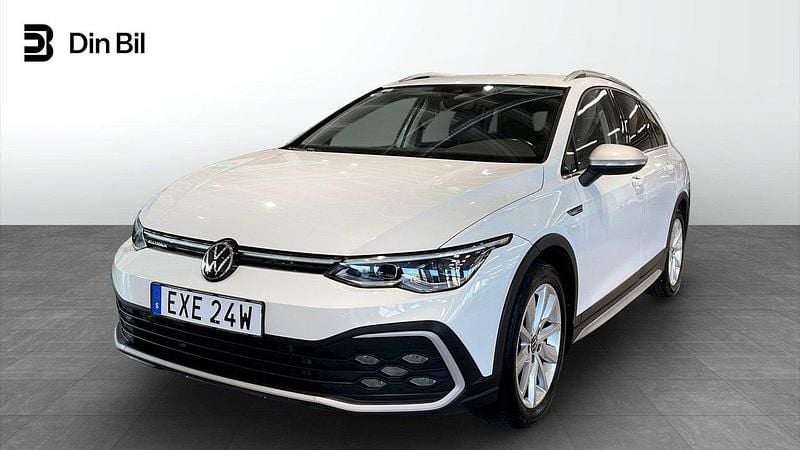 Begagnad VW Golf Alltrack 200 HK (147 kW) 2022 Vit Kombi