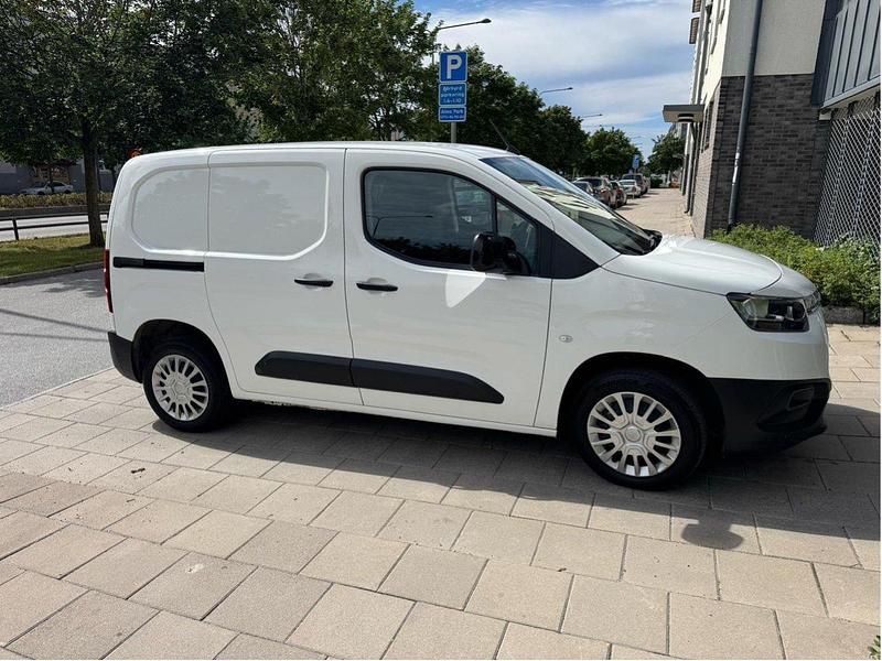 Vit Begagnad 2022 Toyota Proace City Van | 120 000 kr (Superpris) - Bild 1/4