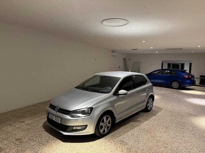 Silver Begagnad 2011 VW Polo Halvkombi | 54 900 kr (Bra pris) - Bild 1/2