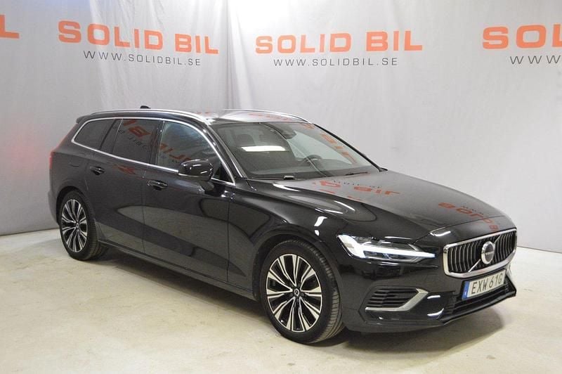 Svart (onyx black) Begagnad 2023 Volvo V60 Core Kombi | 389 900 kr (Bra pris) - Bild 1/4