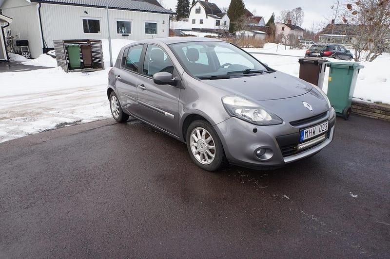 Begagnad Renault Clio IV 88 HK (64 kW) 2012 Halvkombi