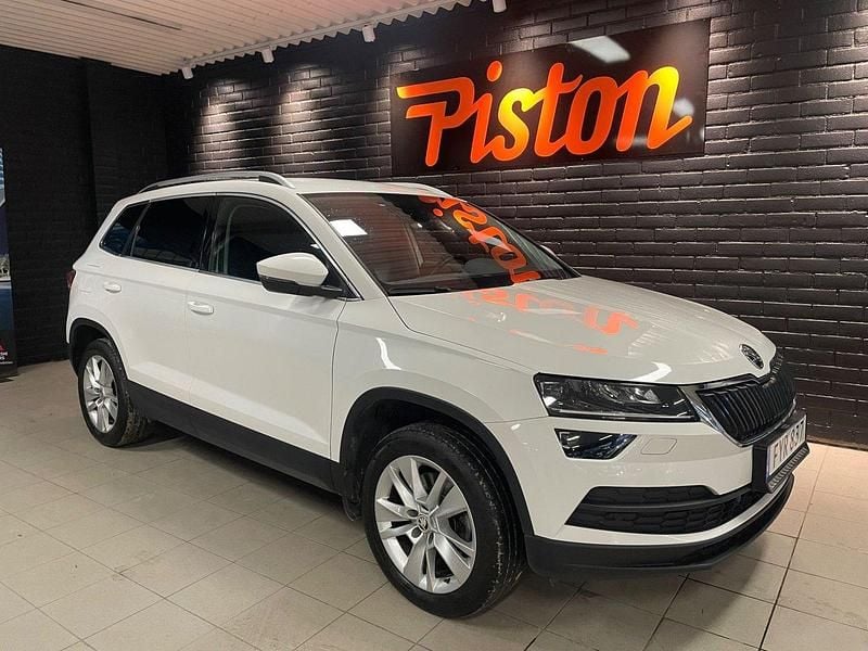 Vit Begagnad 2018 Skoda Karoq Business Line SUV | 219 000 kr (Marknadspris) - Bild 1/4