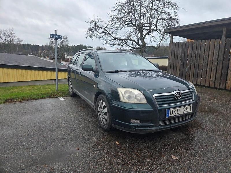 Begagnad Toyota Avensis 147 HK (108 kW) 2003 Kombi