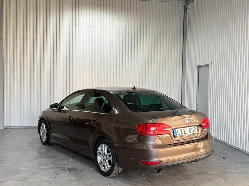 Begagnad VW Jetta GT 105 HK (77 kW) 2011 Brun Sedan