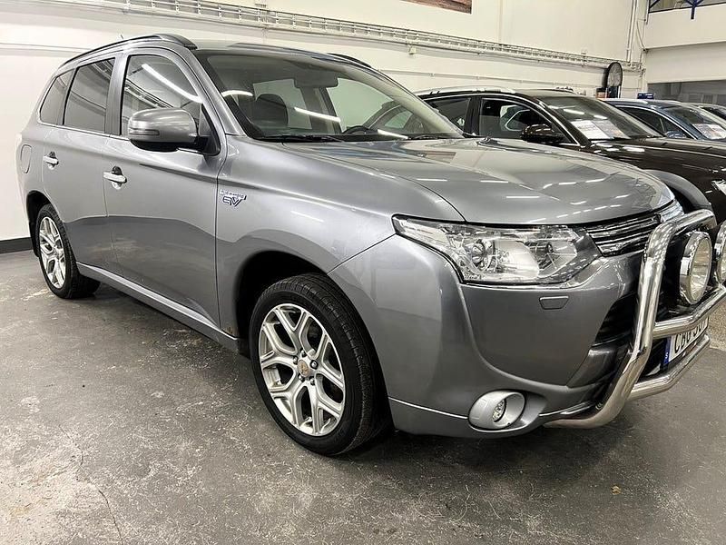 Begagnad Mitsubishi Outlander 203 HK (149 kW) 2014 Grå SUV