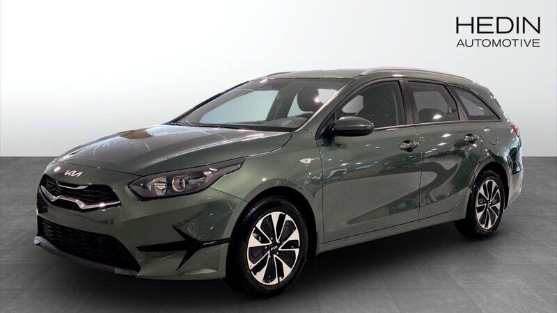 Grön (green) Ny 2025 Kia Ceed Sportswagon 2 Kombi | 254 600 kr (Marknadspris) - Bild 1/4