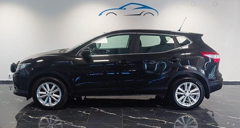 Svart Begagnad 2015 Nissan Qashqai SUV | 119 900 kr (Marknadspris) - Bild 1/4