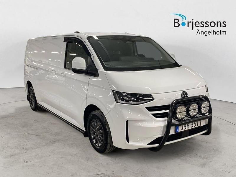 Vit Begagnad 2025 VW Transporter Van | 599 000 kr (Dyr) - Bild 1/4