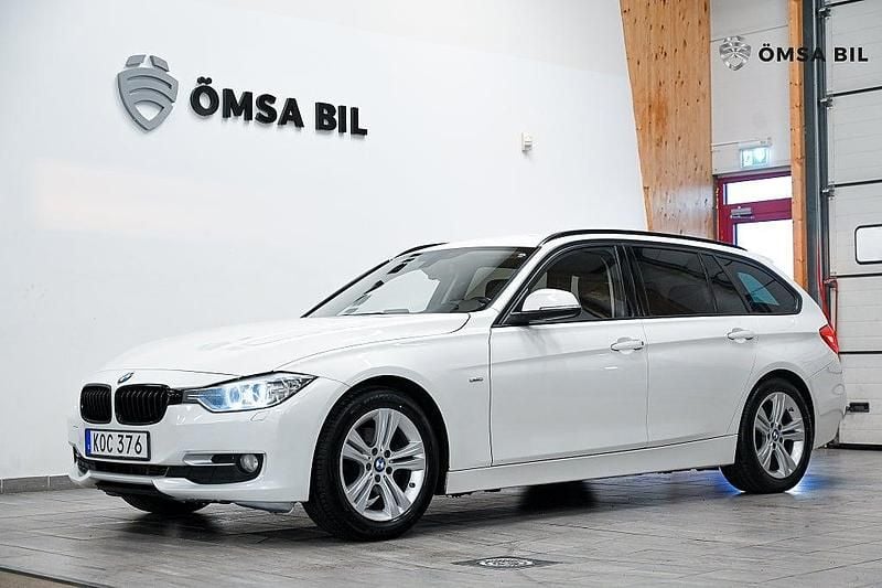 Vit Begagnad 2014 BMW 320 Sport Line Kombi | 108 800 kr (Superpris) - Bild 1/4