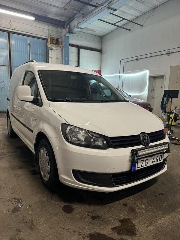 Vit Begagnad 2012 VW Caddy Minibuss | 58 500 kr (Marknadspris) - Bild 1/4