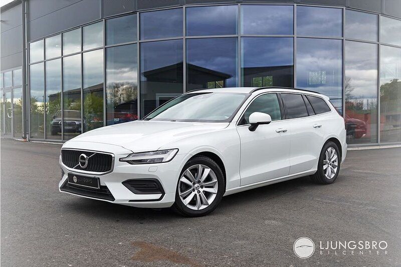 Vit Begagnad 2021 Volvo V60 Momentum Kombi | 289 900 kr (Marknadspris) - Bild 1/4