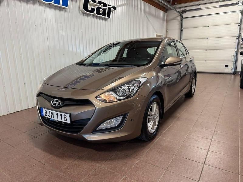 Begagnad Hyundai i30 Premium 128 HK (94 kW) 2014 Brun Halvkombi