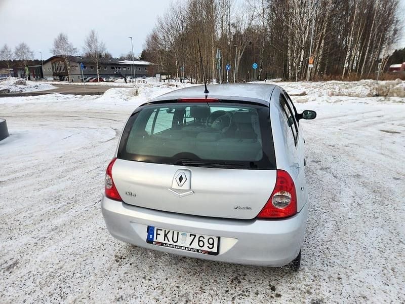 Begagnad Renault Clio R.S. 75 HK (55 kW) 2007 Halvkombi