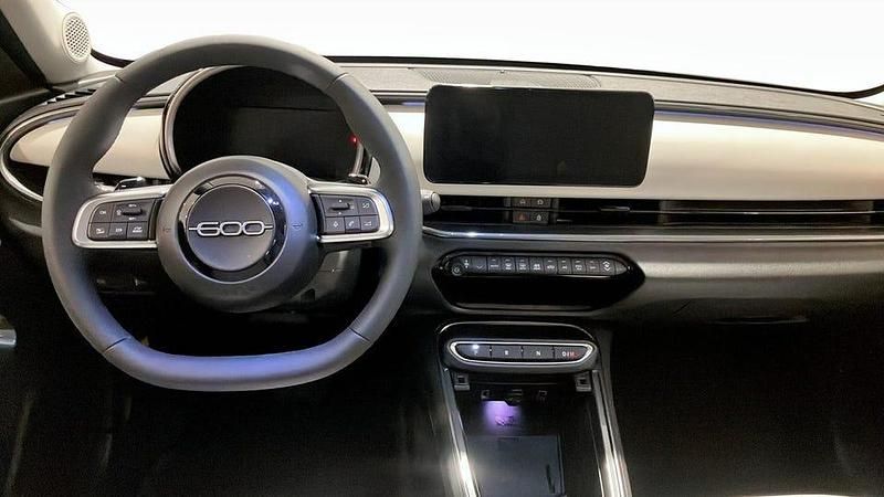 Begagnad Fiat 600 La Prima 136 HK (100 kW) 2025 Svart SUV