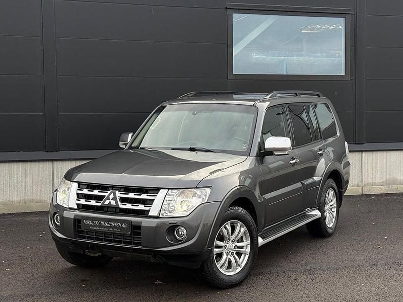 Begagnad Mitsubishi Pajero 200 HK (147 kW) 2013 Grå SUV