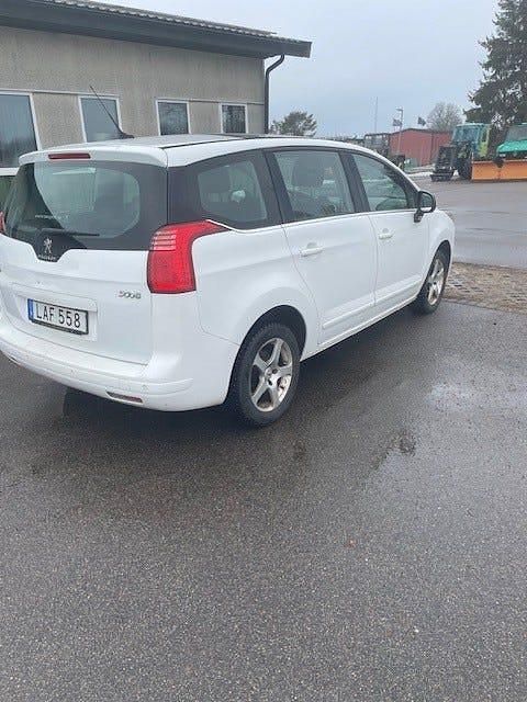 Begagnad Peugeot 5008 120 HK (88 kW) 2015 Minibuss