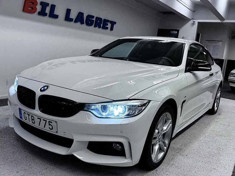 Vit Begagnad 2015 BMW 428 M Sport Sportkupé | 219 900 kr (Marknadspris) - Bild 1/4