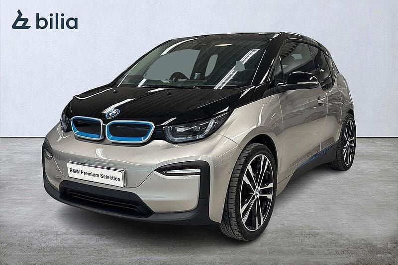 Silver Begagnad 2022 BMW i3 Halvkombi | 234 900 kr (Marknadspris) - Bild 1/4