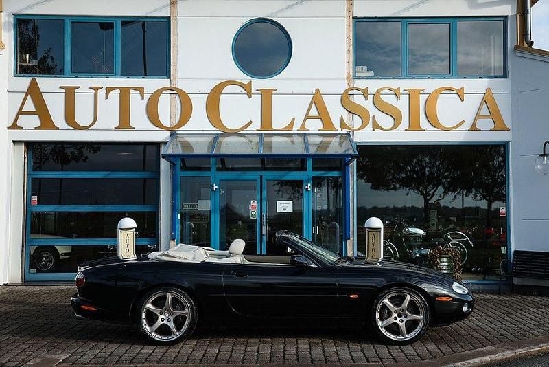 Svart Begagnad 2000 Jaguar XKR Cab | 289 000 kr - Bild 1/4