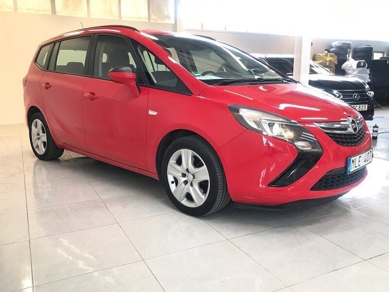 Begagnad Opel Zafira Tourer Enjoy 150 HK (110 kW) 2013 Röd Minibuss
