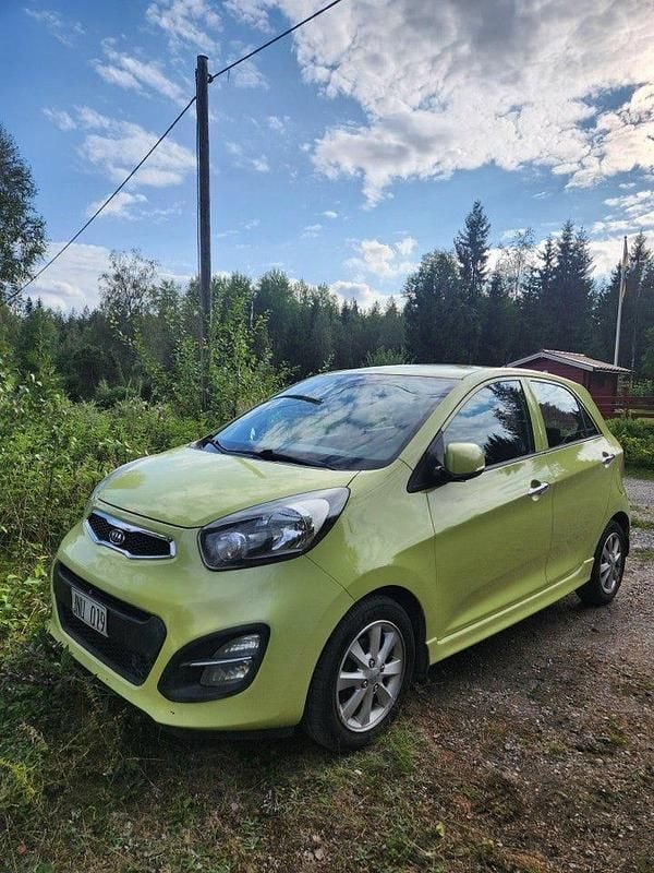 Grön Begagnad 2012 Kia Picanto Comfort Halvkombi | 39 000 kr (Marknadspris) - Bild 1/4