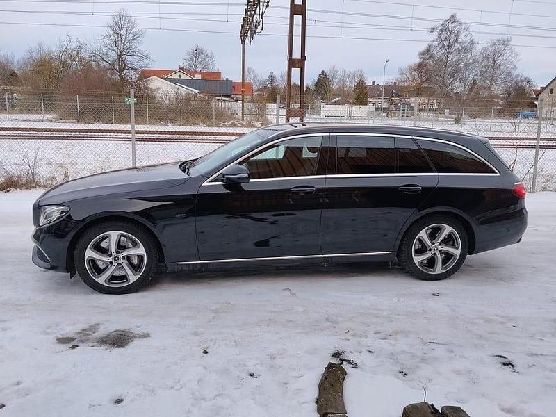 Begagnad Mercedes E300 Avantgarde 306 HK (225 kW) 2020 Svart