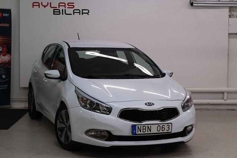 Vit Begagnad 2013 Kia Ceed Comfort Halvkombi | 69 900 kr (Marknadspris) - Bild 1/4