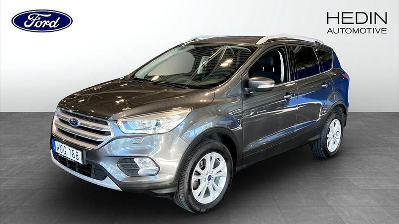 Grå (grey) Begagnad 2017 Ford Kuga Titanium SUV | 149 900 kr (Marknadspris) - Bild 1/4