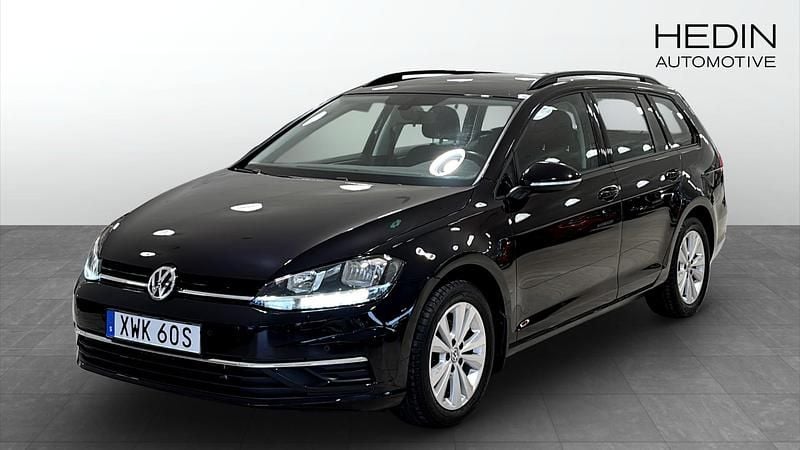 Svart (black) Begagnad 2020 VW Golf VII Kombi | 214 900 kr (Marknadspris) - Bild 1/4