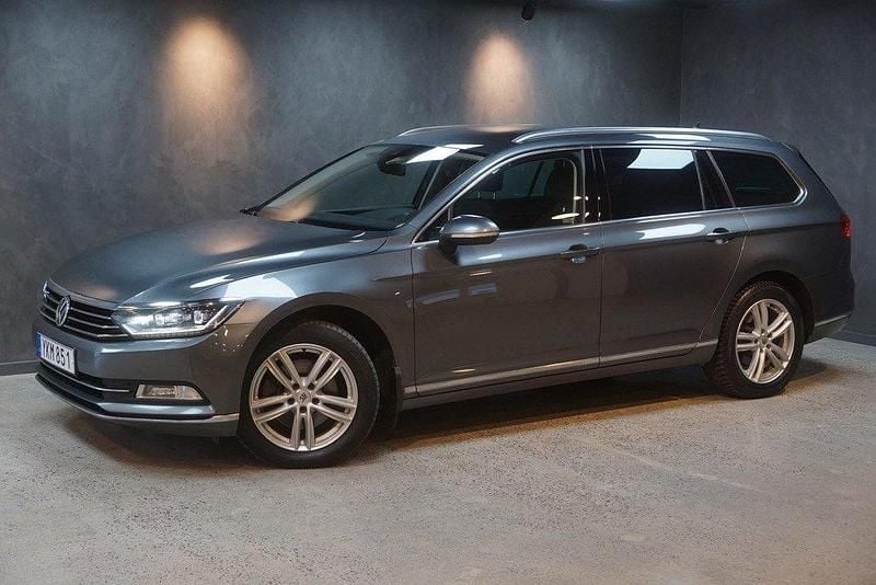 Mörkgrå Begagnad 2017 VW Passat GT Kombi | 124 900 kr (Marknadspris) - Bild 1/4