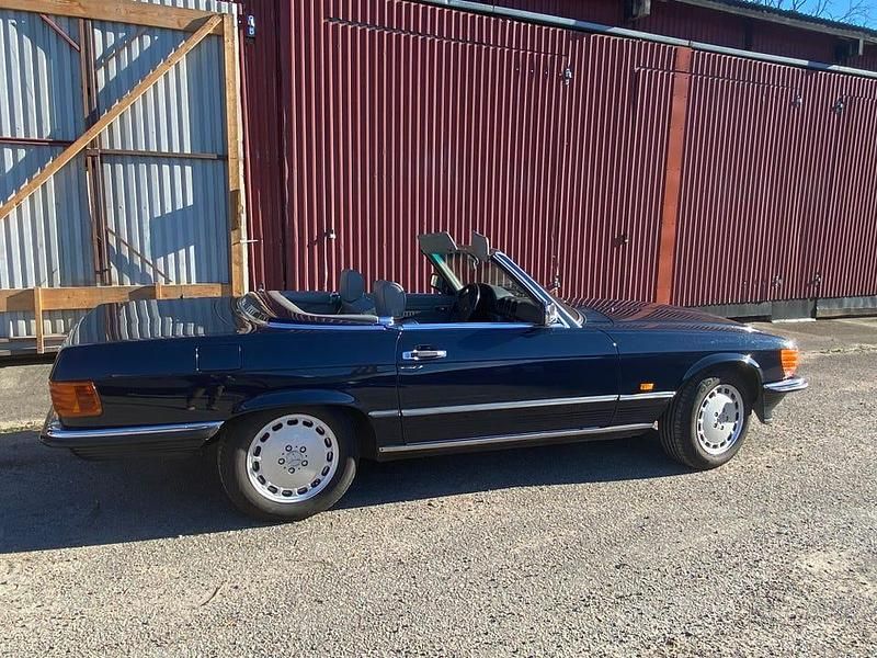 Begagnad Mercedes SL300 180 HK (132 kW) 1986 Mörkblå