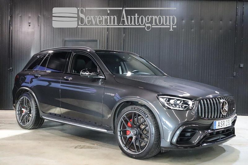 Grå Begagnad 2022 Mercedes GLC63 AMG AMG SUV | 899 000 kr (Lite dyr) - Bild 1/4