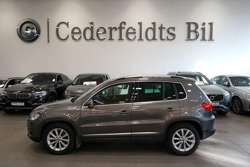 Mörkgrå Begagnad 2011 VW Tiguan Sportline SUV | 139 900 kr (Lite dyr) - Bild 1/3