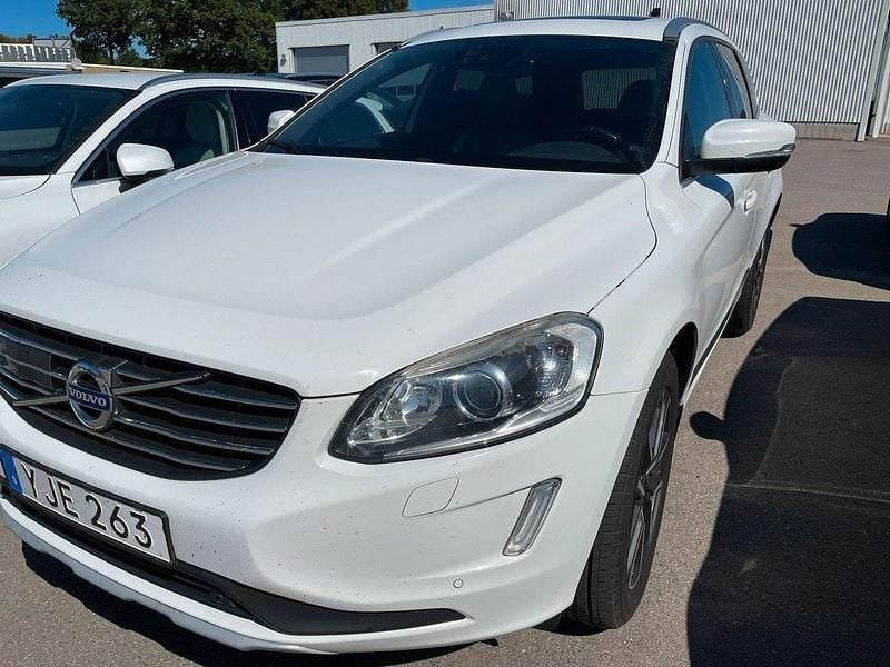 Vit Begagnad 2017 Volvo XC60 Standard SUV | 189 000 kr (Superpris) - Bild 1/2