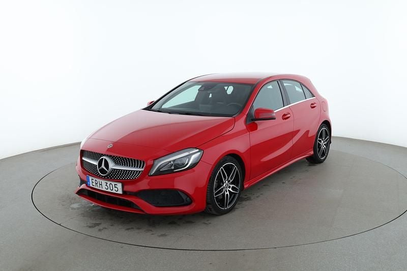 Röd Begagnad 2018 Mercedes A180 Style Halvkombi | 161 000 kr (Superpris) - Bild 1/4