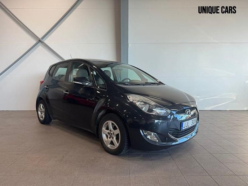 Svart Begagnad 2010 Hyundai ix20 Halvkombi | 49 900 kr (Marknadspris) - Bild 1/4