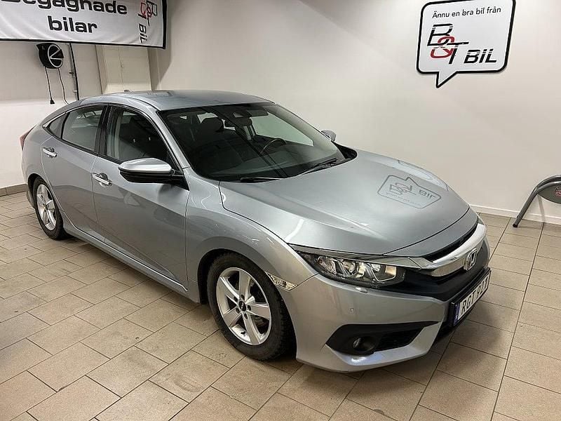 Silver metallic Begagnad 2018 Honda Civic Elegance Sedan | 189 900 kr (Marknadspris) - Bild 1/4