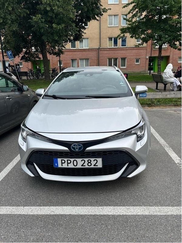 Silver Begagnad 2020 Toyota Corolla Active Kombi | 160 000 kr (Lite dyr) - Bild 1/4