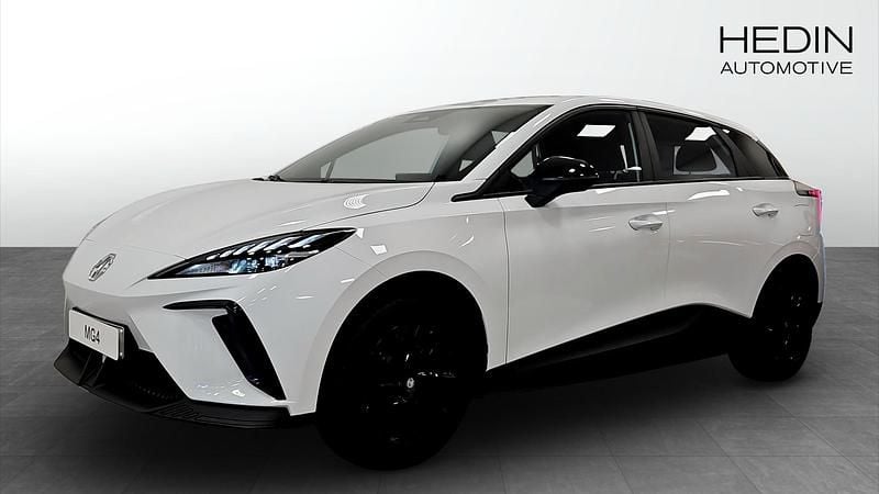 Vit (white) Begagnad 2023 MG MG4 EV Halvkombi | 259 900 kr (Marknadspris) - Bild 1/4