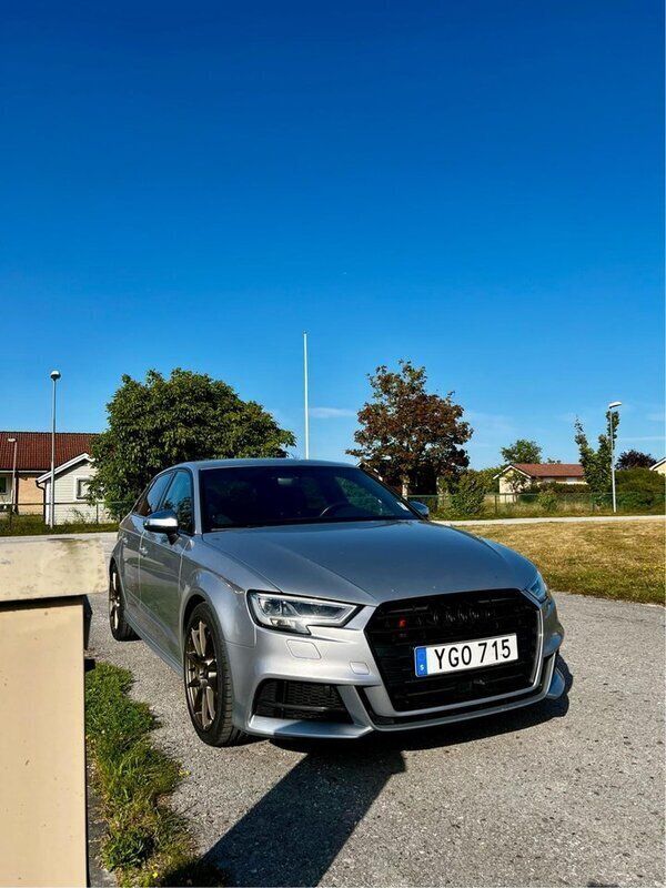 Silver Begagnad 2017 Audi S3 Performance Halvkombi | 300 000 kr (Lite dyr) - Bild 1/4
