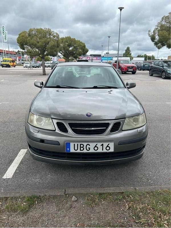 Grå Begagnad 2003 Saab 9-3 Linear Sedan | 25 000 kr (Marknadspris) - Bild 1/4