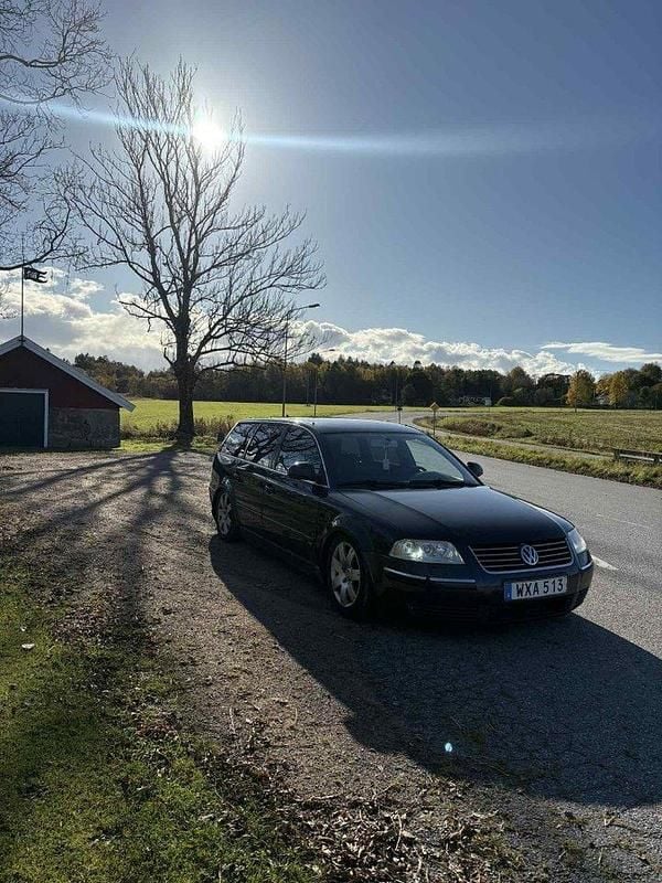 Grå Begagnad 2005 VW Passat Kombi | 15 000 kr (Marknadspris) - Bild 1/4