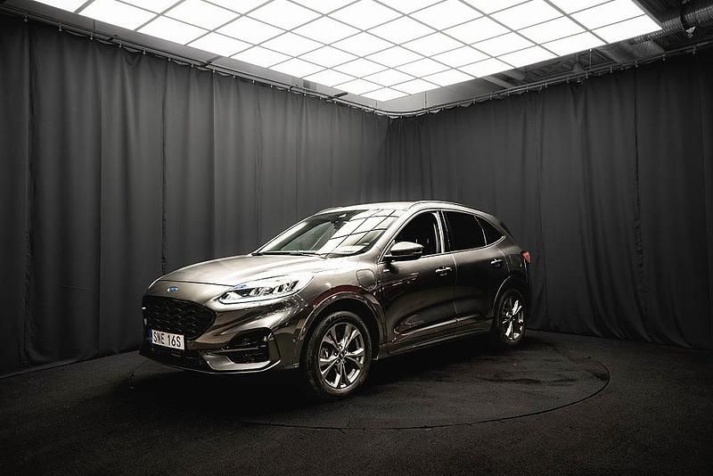 Grå Begagnad 2020 Ford Kuga ST-Line SUV | 198 900 kr (Marknadspris) - Bild 1/3