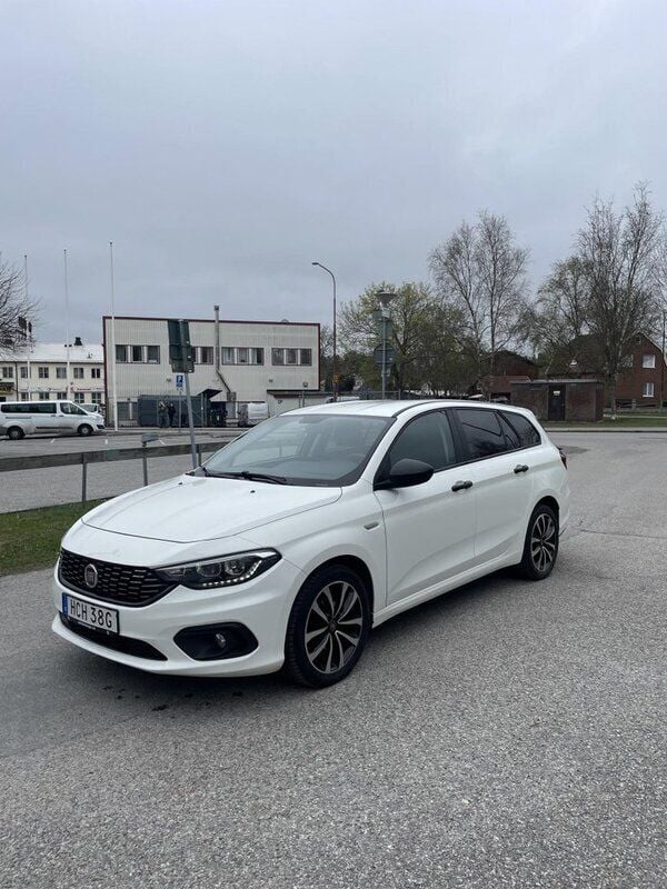 Vit Begagnad 2019 Fiat Tipo Kombi | 99 000 kr (Marknadspris) - Bild 1/4