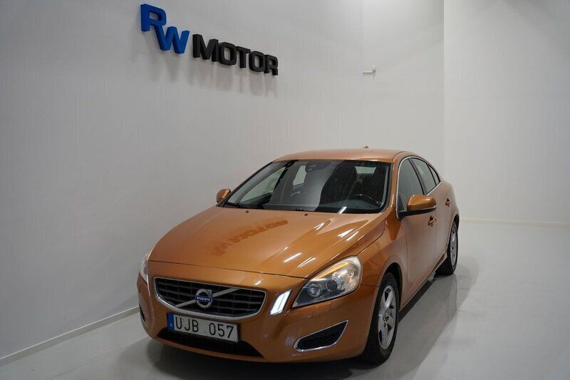 Brun Begagnad 2010 Volvo S60 Summum Sedan | 94 800 kr (Marknadspris) - Bild 1/4